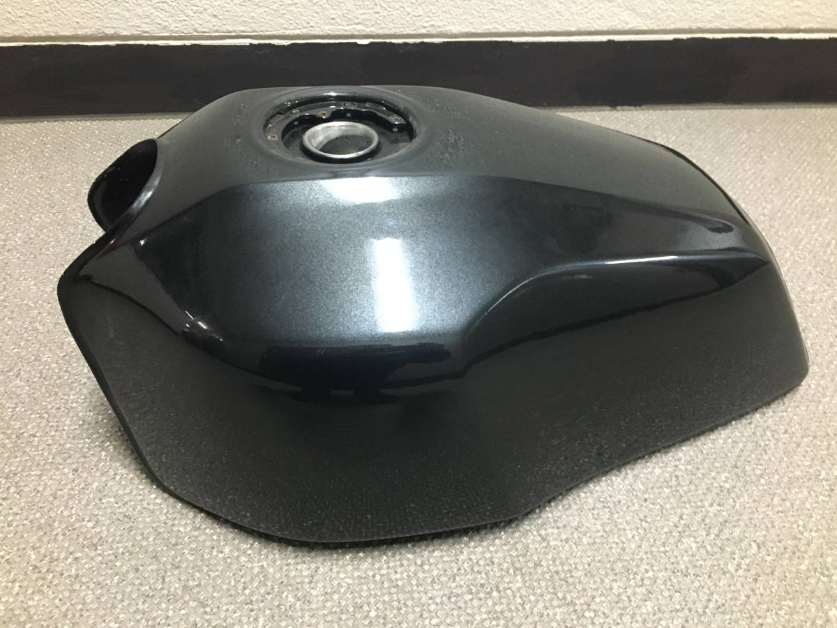 比較的美品 美品。ZRX400。ガソリンタンク。タンク。フューエル。