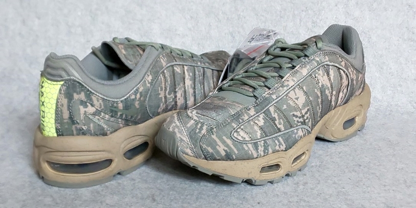 新品 ナイキ エアマックステイルウィンド4 デジカモ 28.5cm NIKE AIR MAX TAILWIND IV SP 