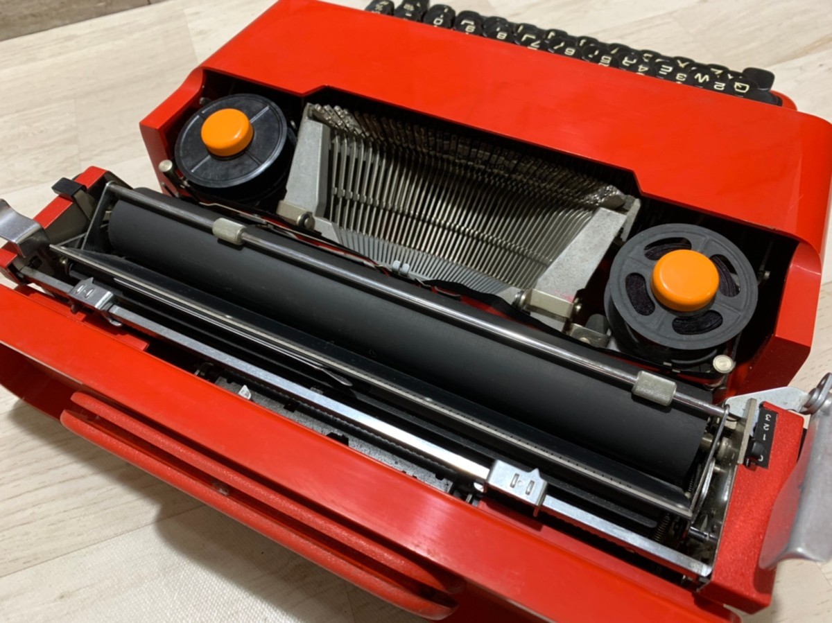 olivetti オリベッティValentine バレンタイン タイプライター 赤