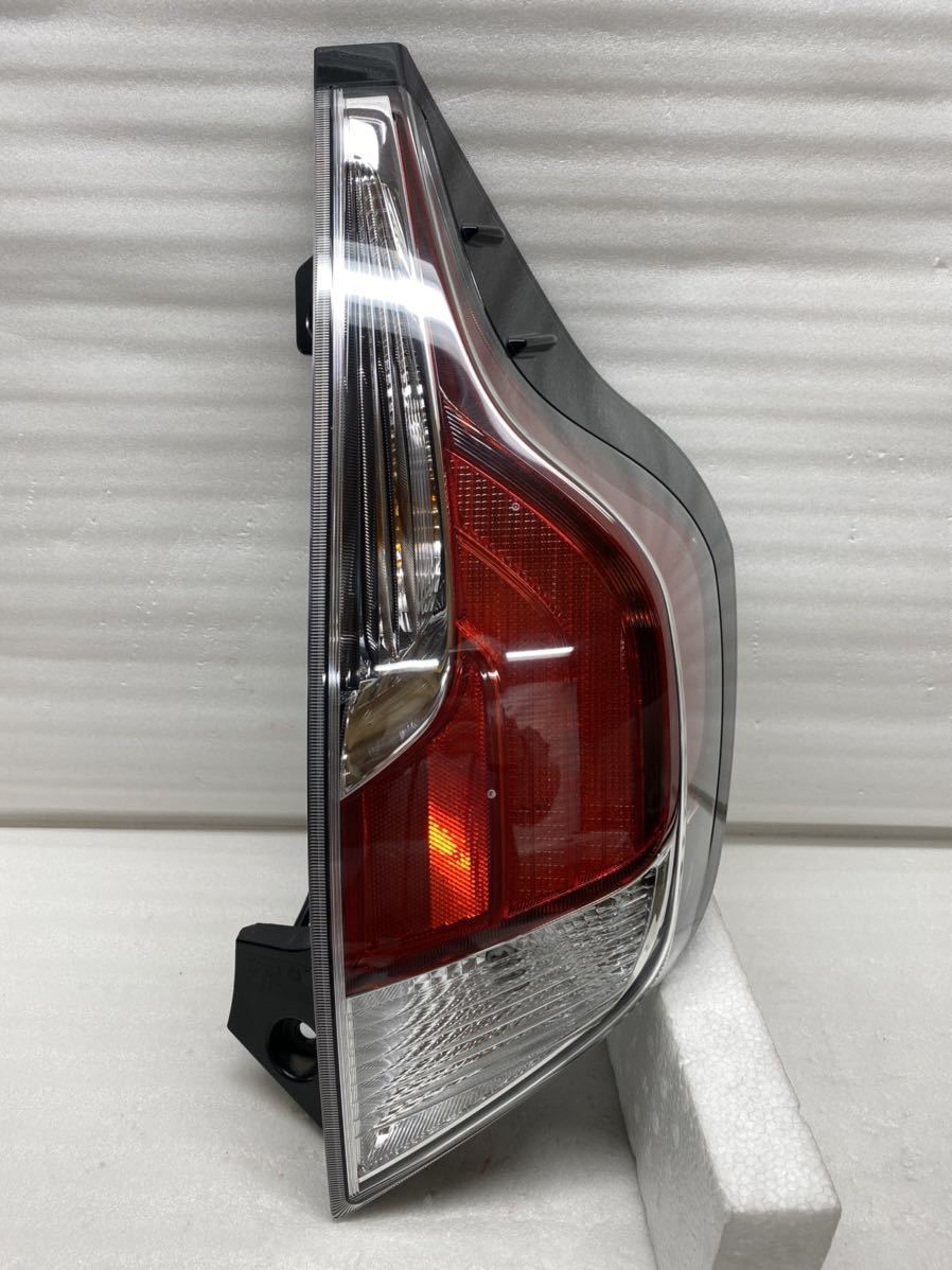 アクア NHP10 純正 LED 右 中期 テールライト ランプ 点灯OK テール