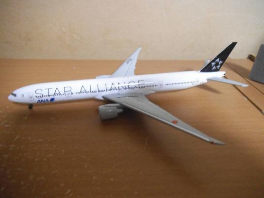 全日空商事 1/400 B777-300ERスターアライアンス NH40003 1/400 全日空商事 ANA 777-300ER スターアライアンスカラー