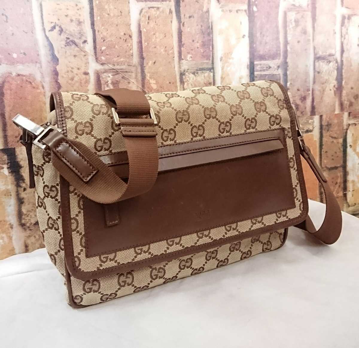 GUCCI グッチ ショルダーバッグ メッセンジャー 斜め掛け GG柄 28562 GUCCI グッチ ショルダーバッグ メッセンジャー 斜め掛け GG柄 28562
