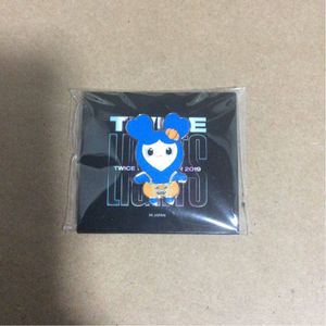 TWICE バッチのYahoo!オークション(旧ヤフオク!)の相場・価格を見る