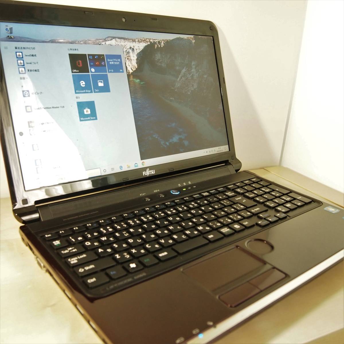 爆速起動SSD搭載☆シャイニーブラック】windows10☆Fujitsu AH56/D