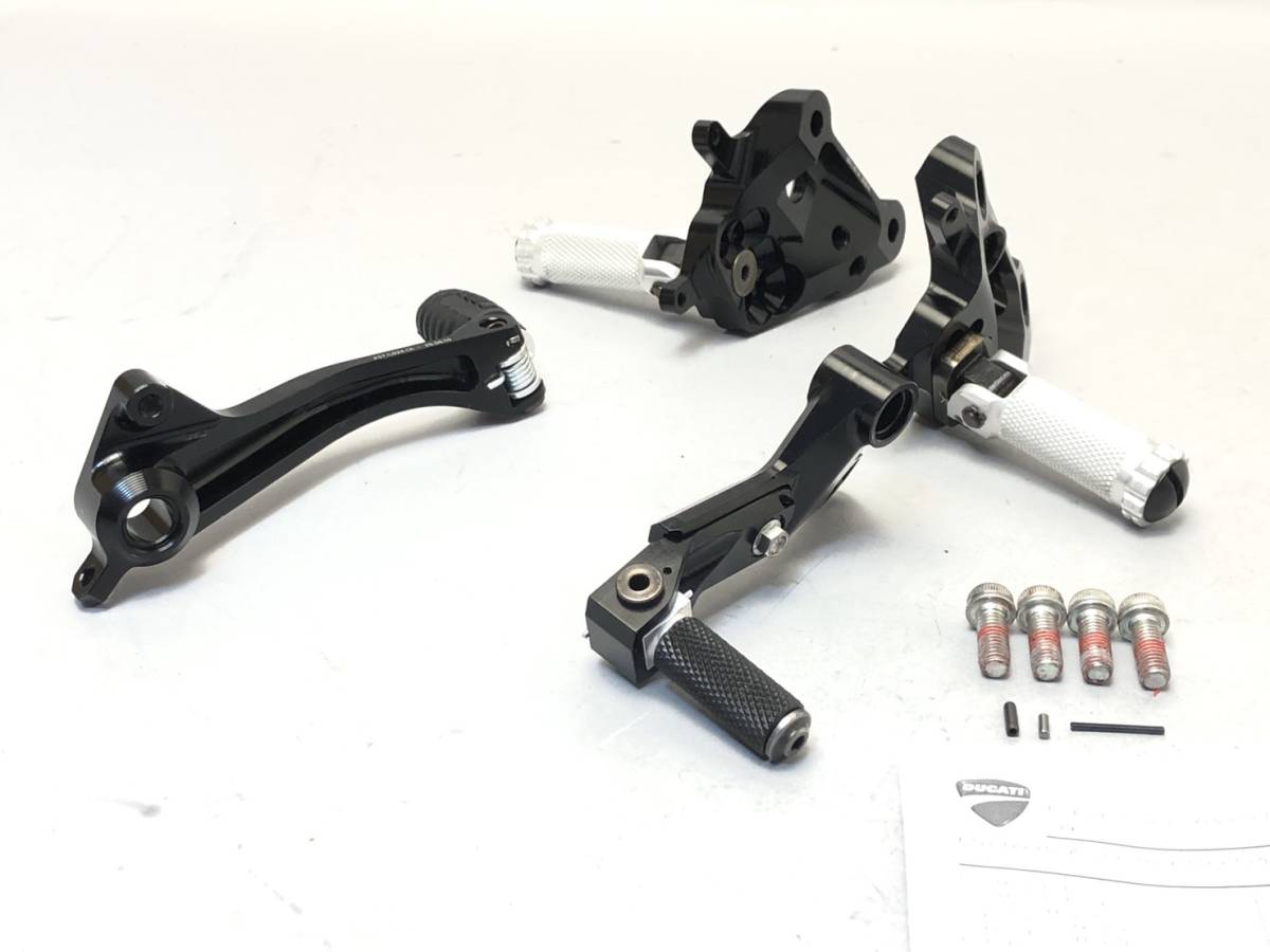 中古 ドゥカティ 純正 バイク 部品 M900 ステッププレート 純正左右