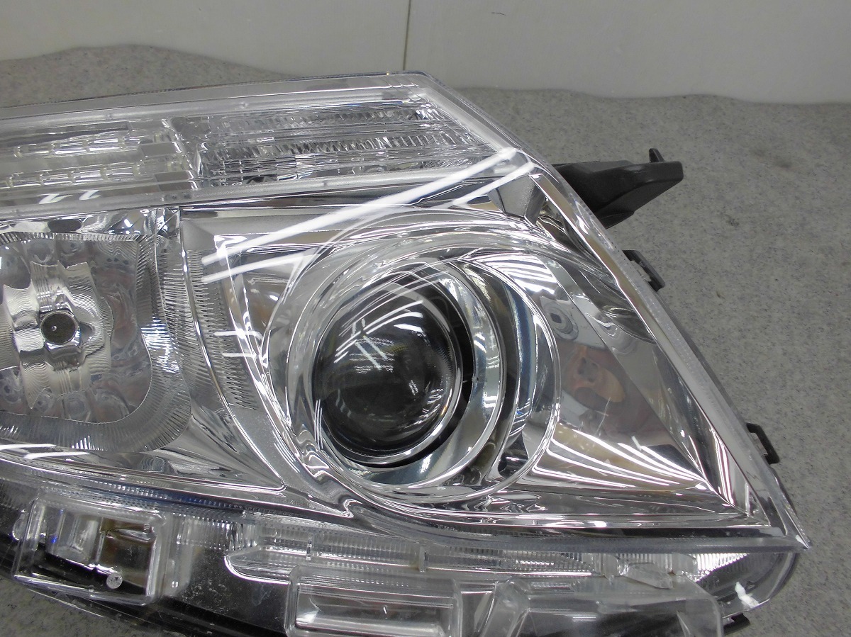 ノア エスクァイア 前期 LED ZWR80G/80W 右ヘッドライト 28-227 打刻 J