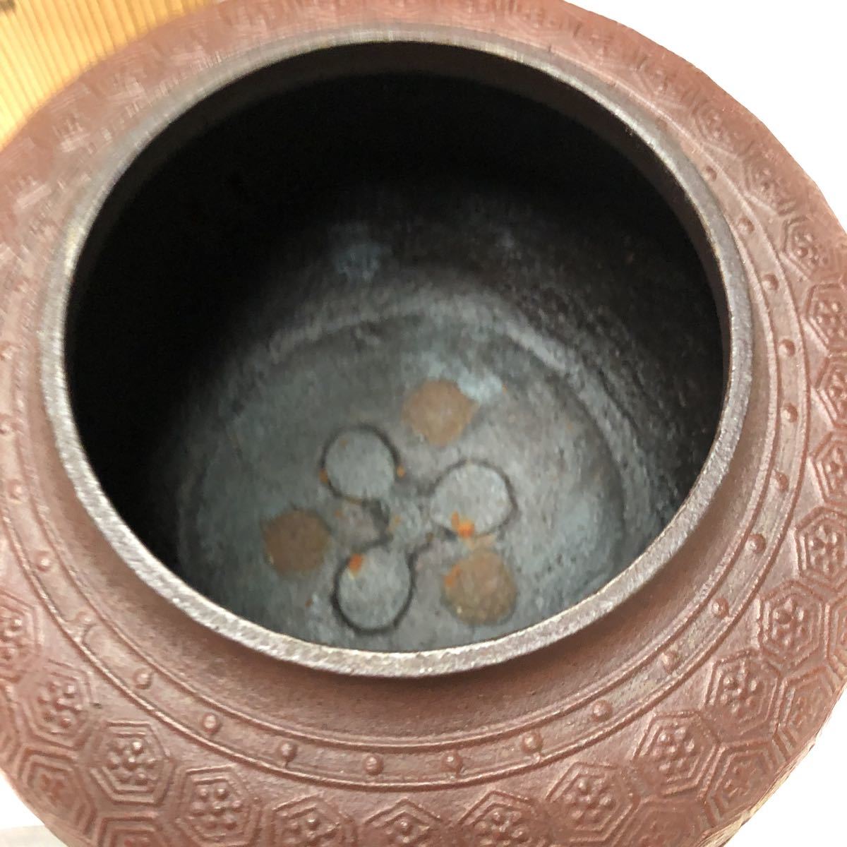 人間国宝　高橋敬典　真形羽釜　亀甲地紋 人間国宝 釜師 高橋敬典（作）『真形羽付 亀甲地紋』茶道具 釜