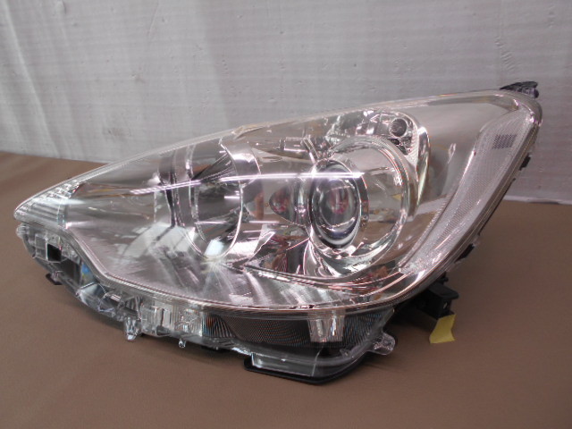 アクア NHP10 前期 ヘッドライト 左 ハロゲン 81150-52E61/KOITO 52