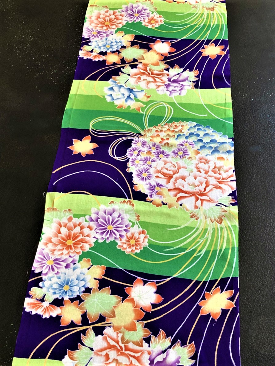 古布＊縮緬】＊正絹＊縮緬錦紗＊緑紫横段に花くす玉、牡丹、菊、楓模様