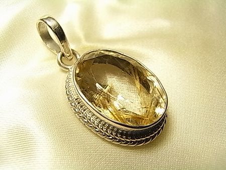 ペンダントトップ ルチルクォーツ シルバー ゴールドルチル 高級感