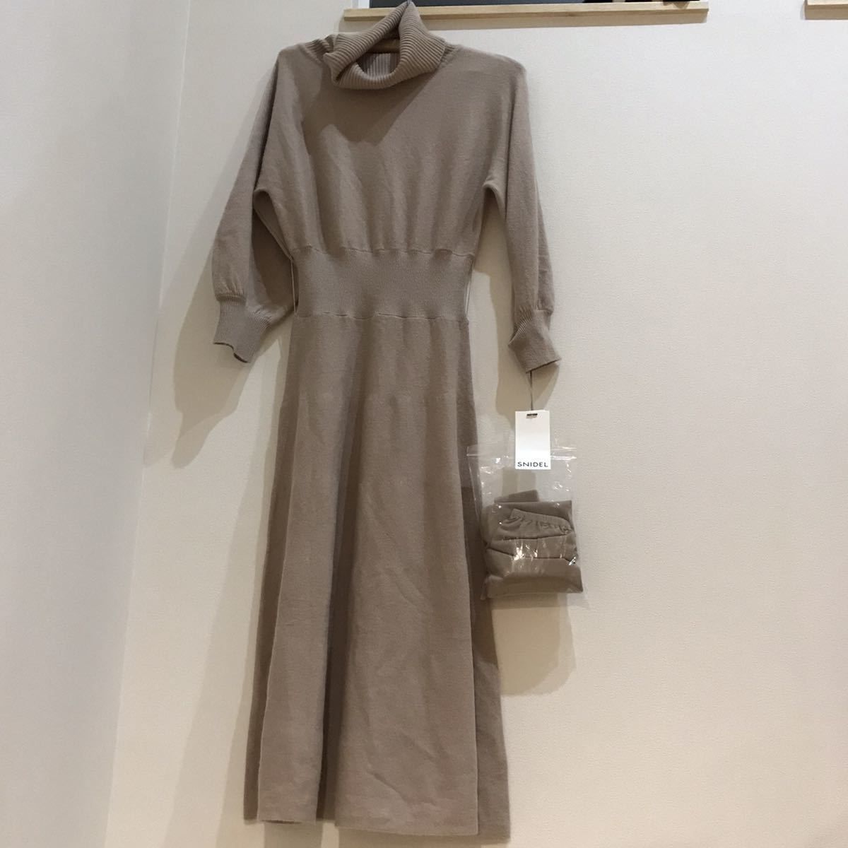 スナイデル ウールカシミアワンピース ロング丈ワンピース ベージュ ワンピース 売買されたオークション情報 Yahooの商品情報をアーカイブ公開 オークファン Aucfan Com