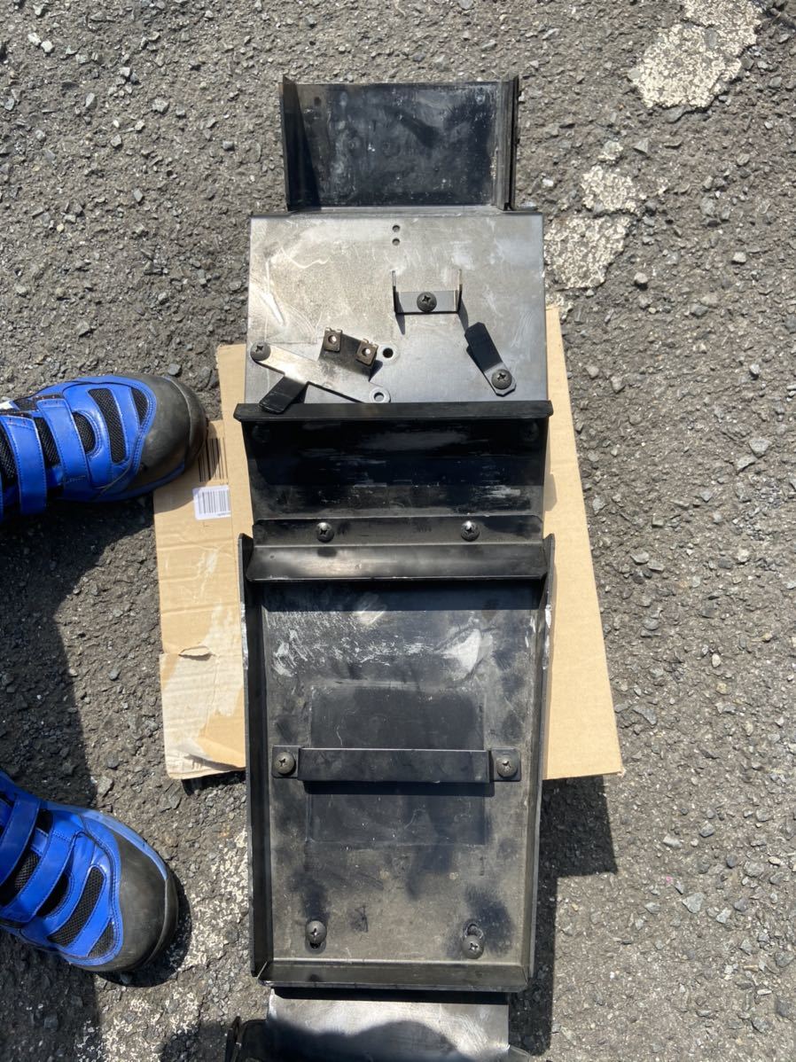 XJR1300 RP17J フェンダーレス　ベースに　金属製_2