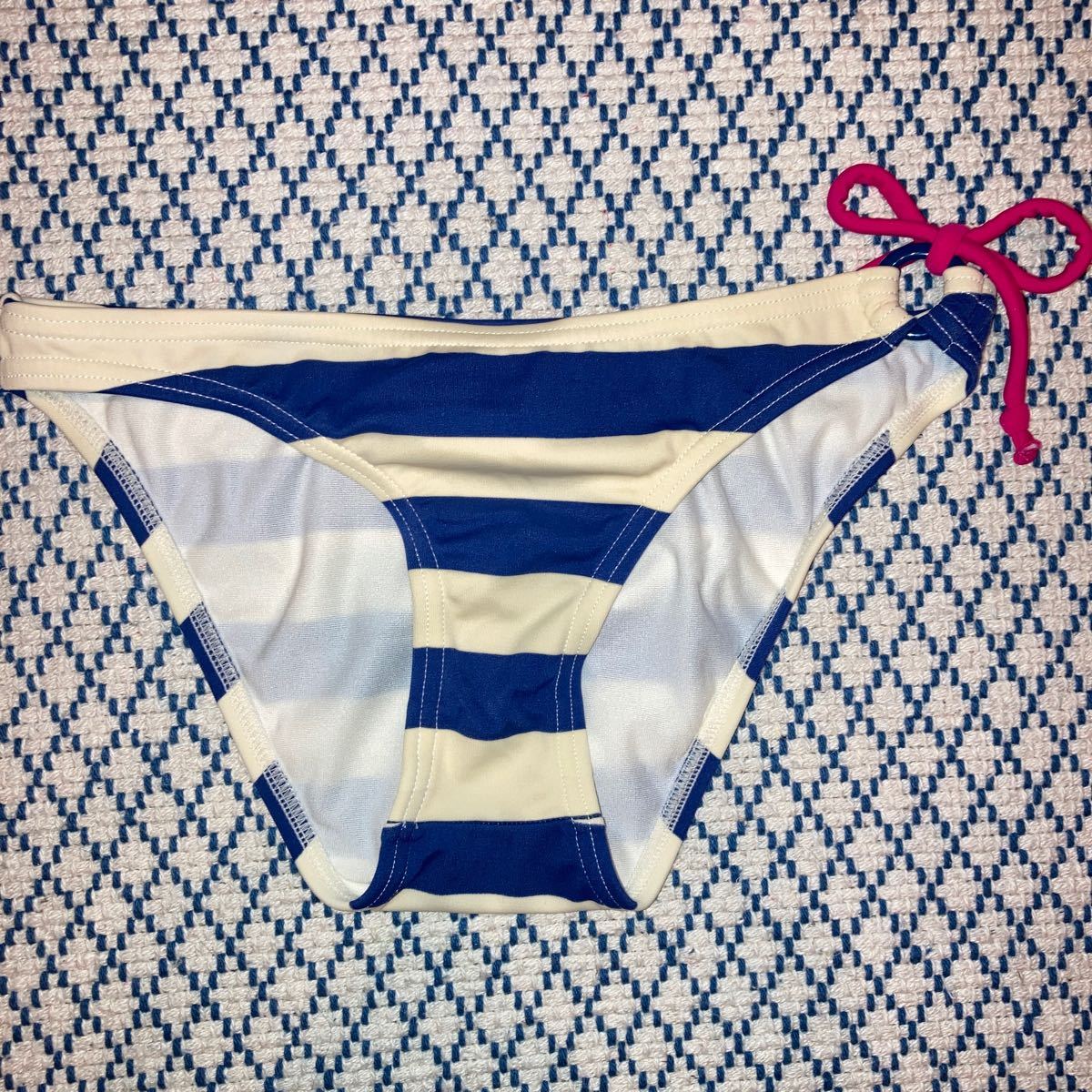 ロキシー Roxy 武井咲着用モデル 水着 ビキニ 三角ビキニ 売買されたオークション情報 Yahooの商品情報をアーカイブ公開 オークファン Aucfan Com