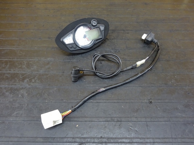 のものも 200619】メガリ 250R□ スピードメーター タコメーター インジケーター
