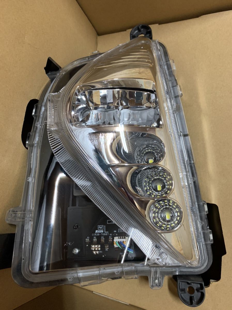 トヨタ プリウス 50 系 前期 純正 左 フォグランプ ASSY koito トヨタ プリウス 50 系 前期 純正 左 フォグランプ ASSY koito
