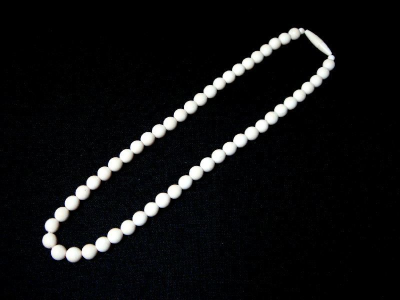 ネックレス 天然素材 象牙 まとめて(その他)｜売買されたオークション ４点 象牙色の樹脂に金彩・銀彩、楕円形の穴あきフレームのネックレス 象牙風　ネックレス　４点　USED品/アイボリー