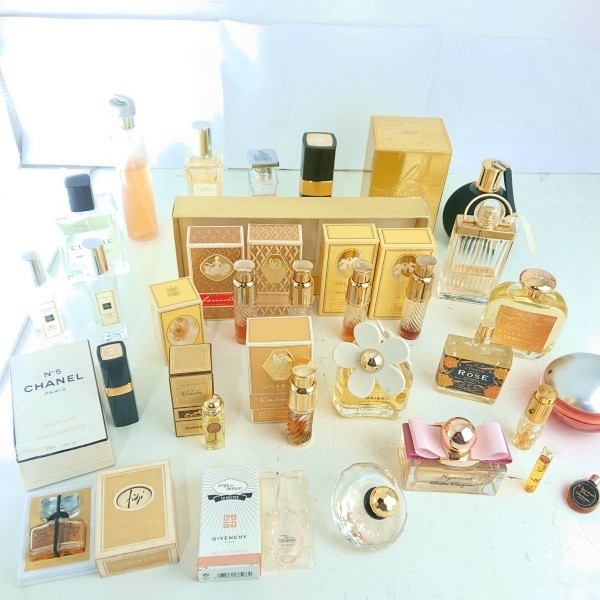 香水 まとめて 大量 GIVENCHY CHANEL ジバンシー シャネル ディオール 香水 まとめて 大量 GIVENCHY CHANEL ジバンシー シャネル ディオール