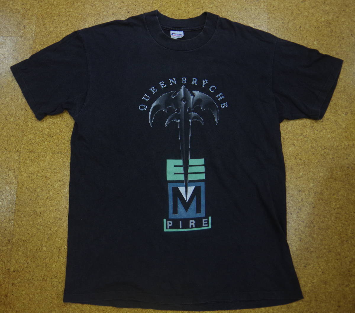 QUEENSRYCHE 90年代 90s クイーンズライク 古着 BLK⁄L 総柄Tシャツ 