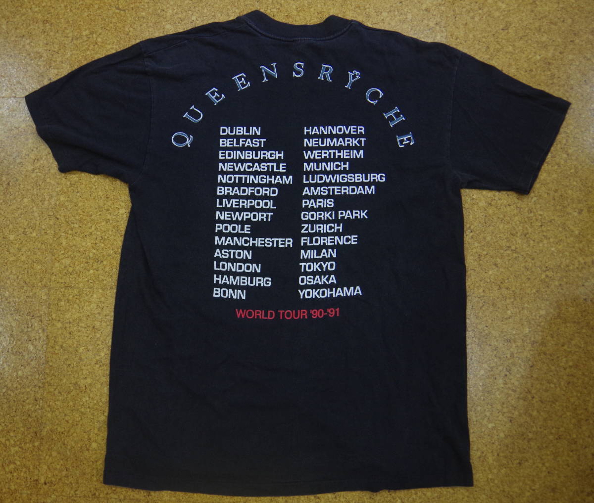 QUEENSRYCHE 90年代 90s クイーンズライク 古着 BLK⁄L 総柄Tシャツ 