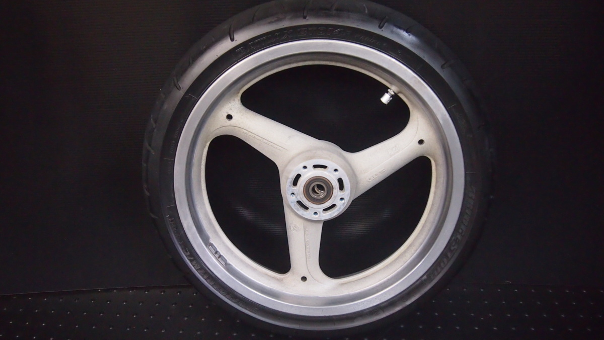 得価 Buell ビューエル M2 サイクロン 純正フロントホイール 17インチ 17&times;3.50 検索 LS11 ライトニング X1 S1 S1W S3 Cyclone 後期(ビューエル用)｜売買されたオークション情報、yahooの商品情報をアーカイ ビューエル用