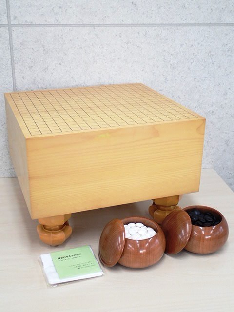 美品◎ ＜囲碁セット＞ 天然木脚付碁盤 盤厚207mm 新カヤ 70号 本蛤
