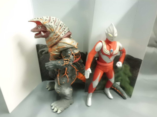 SGS ウルトラマンティガ パワータイプ VS ゴルザ 強化型 未使用品