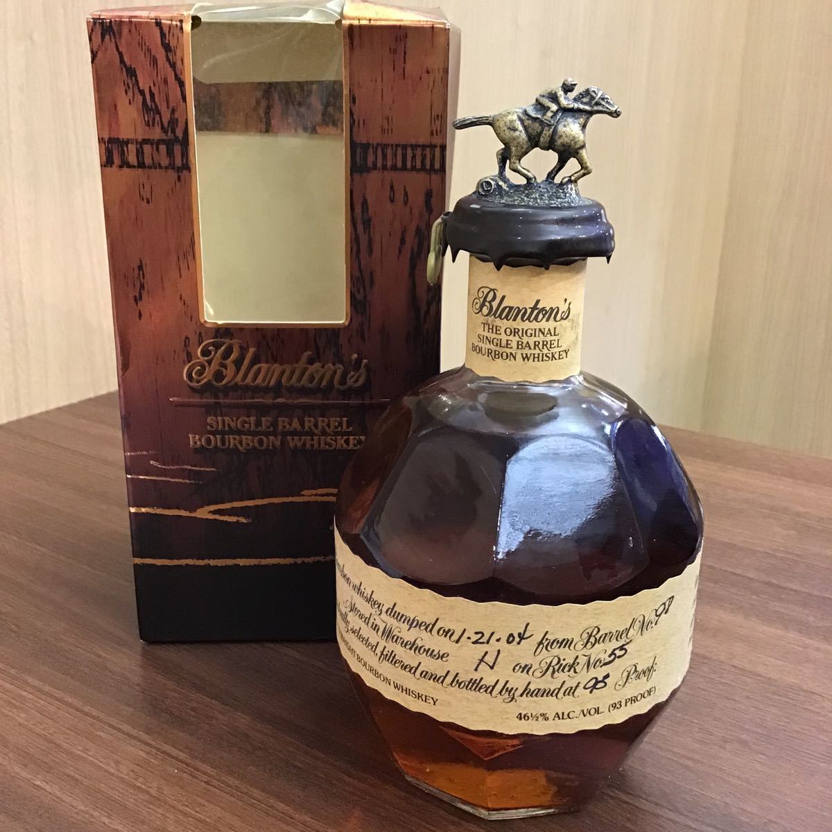 驚きの破格値，豊富な Blanton's WHISKY ブラントン シングル バレル バーボン ウイスキー 750ml 46.5% 古酒 未開栓 馬キャップ 家飲み 酒 ロック外箱付/DA5(バーボン)｜売買されたオークション情報、yahooの商品情報をア バーボン