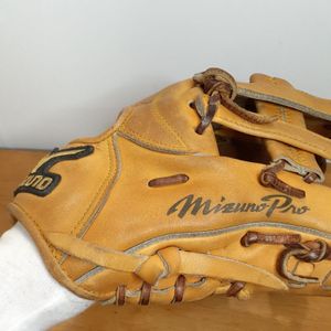 ミズノプロ 硬式のYahoo!オークション(旧ヤフオク!)の相場・価格を見る