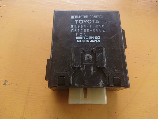 AW11 トヨタ MR2 ジャンク品トヨタMR2 トヨタ純正 ライトリトラクタ