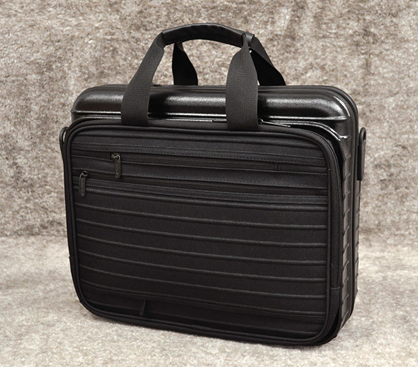 廃盤品 リモワ サルサ 110L 2輪 黒 廃盤品 リモワ サルサ 110L 2輪 黒