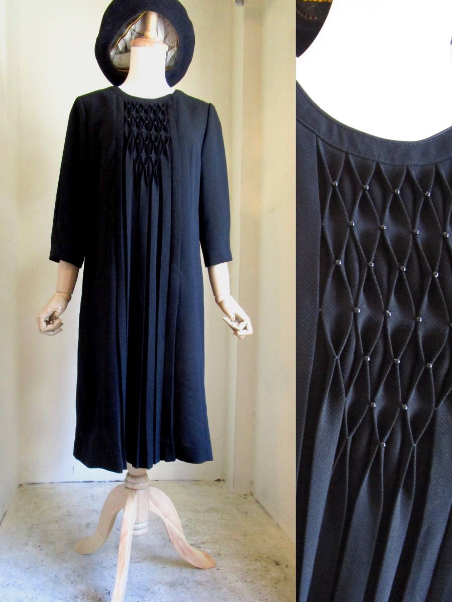 60s70s Vintage ヴィンテージ 黒ブラック ビーズ付 ノーカラー プリーツ ワンピース オケージョン0815 古着 昭和レトロ モダン Mサイズ 売買されたオークション情報 Yahooの商品情報をアーカイブ公開 オークファン Aucfan Com
