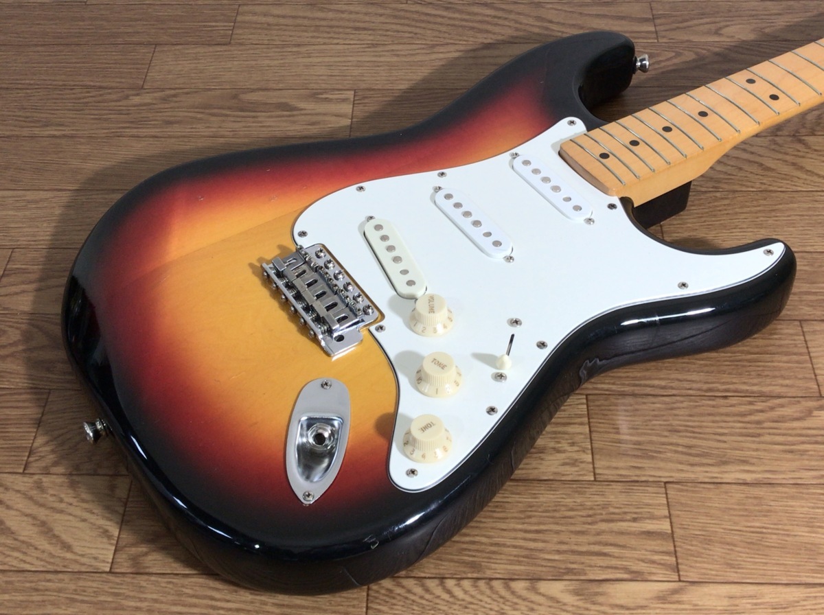 B085A034○Fender Japan ST72 ストラトキャスター エレキギター サン