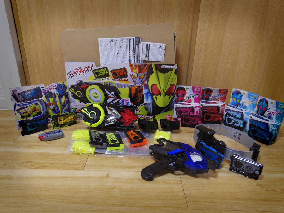 ☆注目 ☆仮面ライダーゼロワン 飛電ゼロワンドライバー ＆ エイムズ 