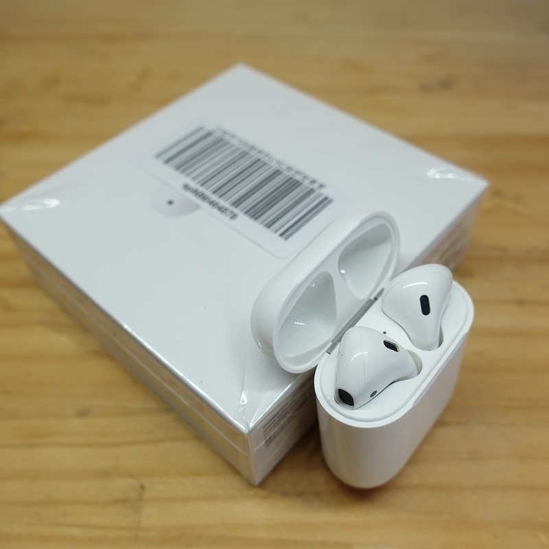 日本クリアランス Apple アップル AirPods with Charging Case 第2