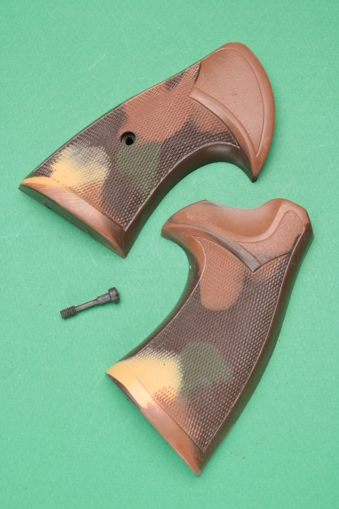 パックマイヤー社製S＆W Kフレイム用グリップ q644