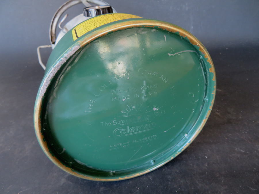 コールマン ビンテージ 220C 1945年5月製造 ツーマントルランタン Coleman 1946年8月製造 ダブルマントル ランタン アルファベットが変わると何が コールマンのヴィンテージランタン220! COLEMAN ツーマントル 1972年4月製造 220F後期 YouTube