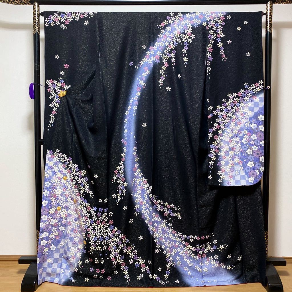 着物月花 金駒刺繍 金通し シックな枝垂れ桜の振袖 正絹 金糸 ガード加工済