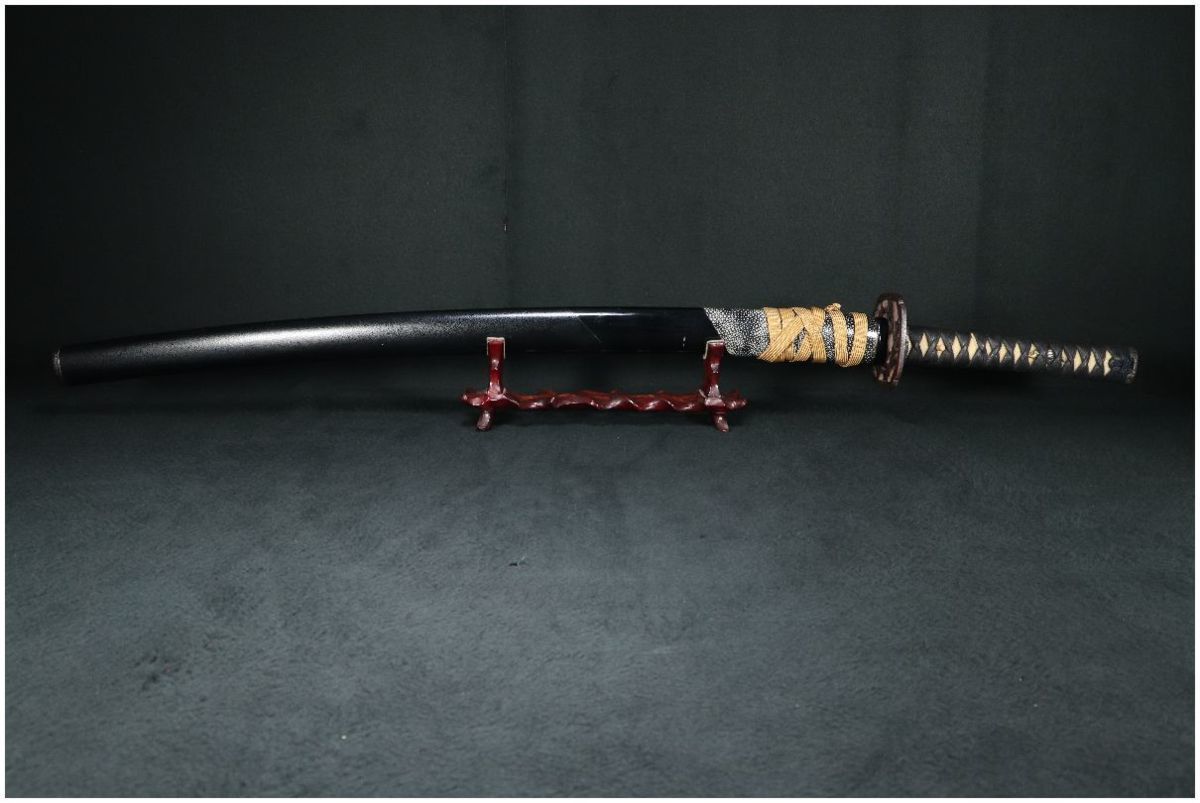 脇差拵え 鐔 縁頭 鮫皮 黒漆鞘　　29 URA]刀剣美術/無銘/黒漆塗鮫皮研出鞘鉄地透鍔龍図縁頭刀/65.0㎝/大阪