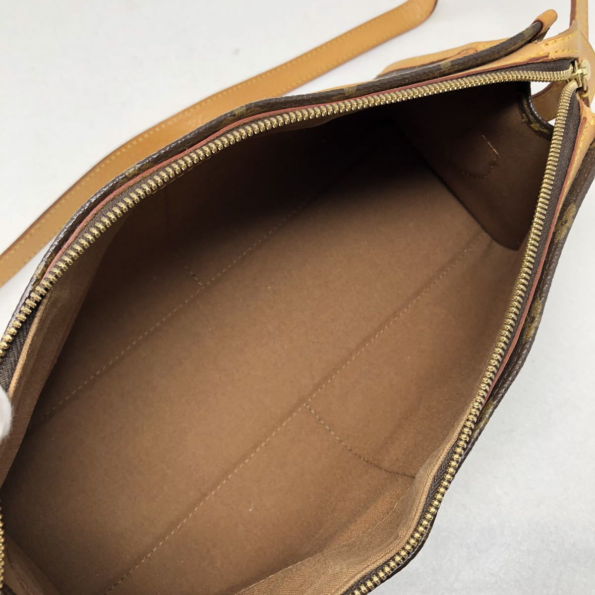 ルイヴィトン LOUIS VUITTON ショルダーバッグ M40008 ポパンクール 