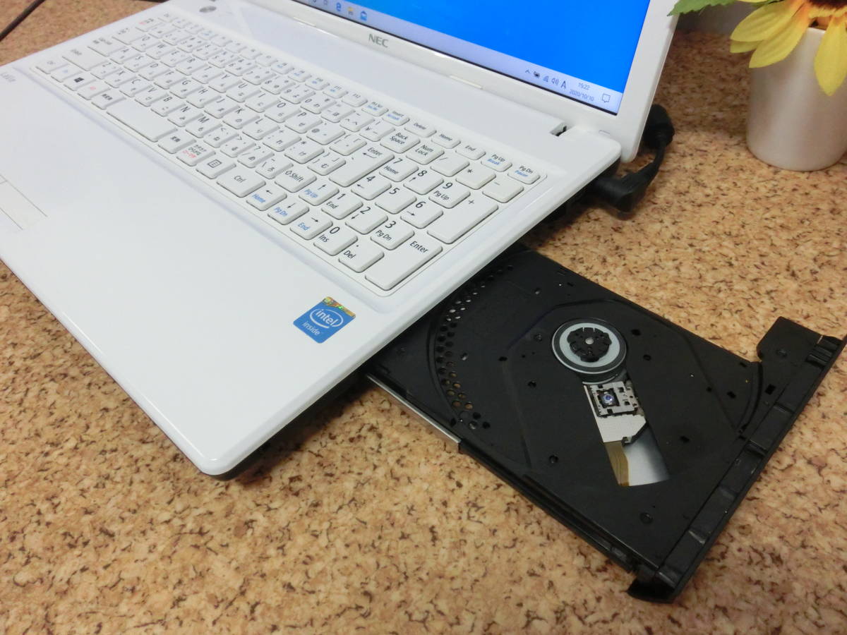 良品☆綺麗なホワイト/ 大容量 HDD 640GB/ Webカメラ【 NEC 15型 ノートPC