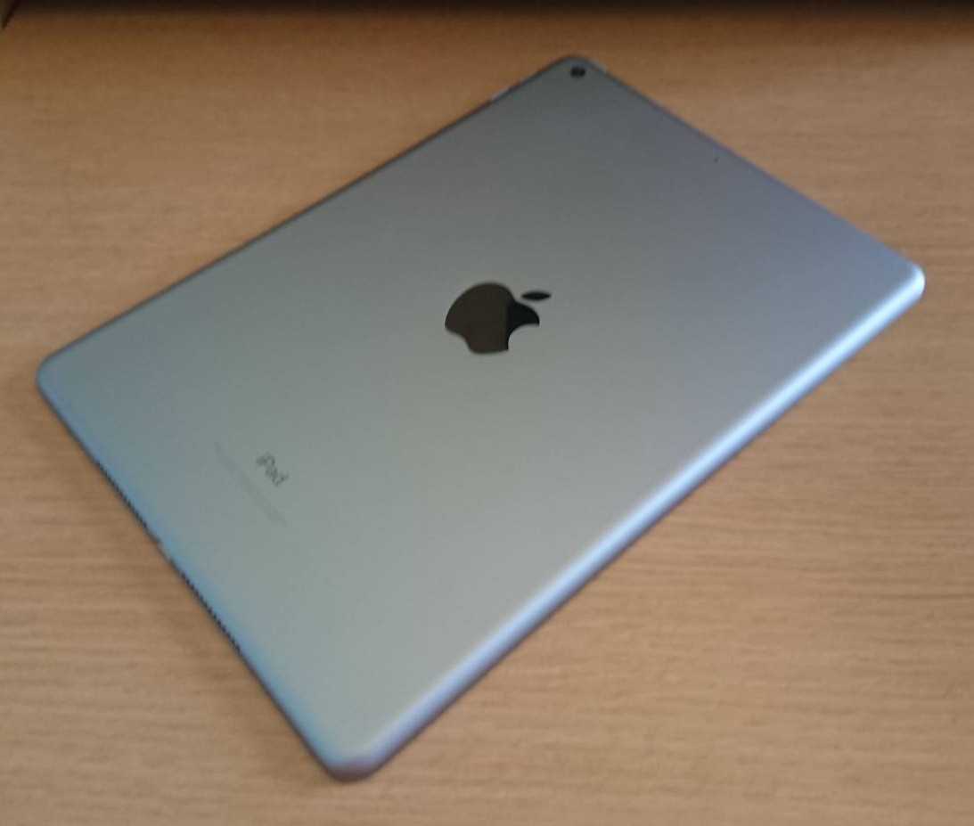 iPad第5世代(A1822)本体32GBグレイWi-Fiモデル ジャンク品1円スタート