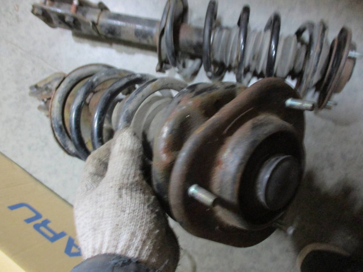 トヨタ Rush J200E Front ラッシュ（サスペンション｜パーツ）：車用品<車用品 Toyota Shock Assy 0 Absorber - ラッシュ 大阪府 Wikimedia Commons 一式