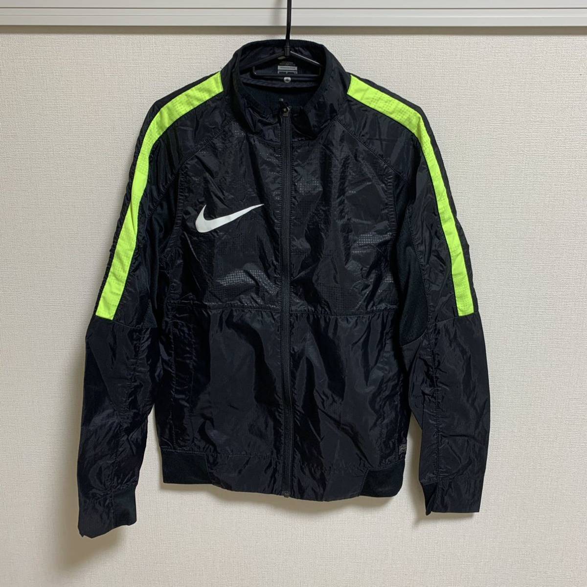  NIKE FOOTBALL NFTB ウインドブレーカー S 黒 蛍光イエロー サッカー フットサル ピステ トレーニングウェア(ウインドブレーカー)｜売買されたオークション情報、yahooの商品情報をアーカイブ公開 ウインドブレーカー