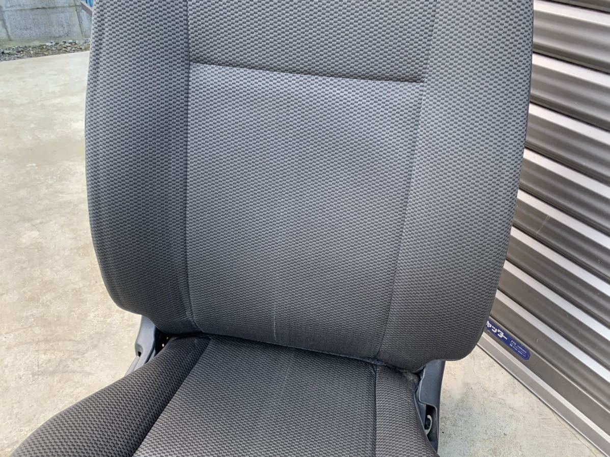 トヨタ 200系ハイエース 純正 シート 運転席側 中古 3型 DX