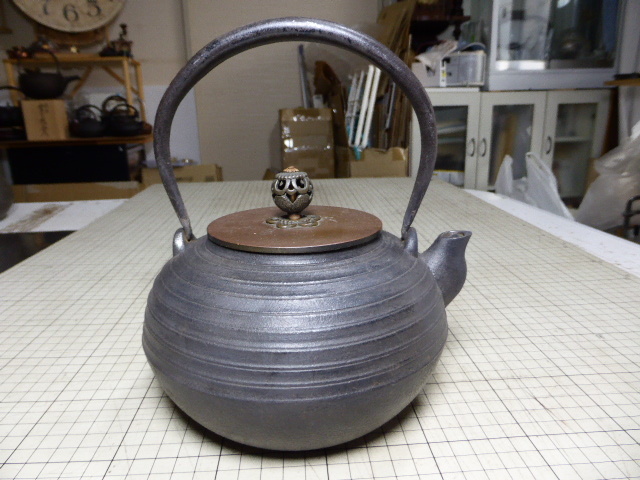 鉄瓶 | 公式通販 花唐草紋 愛文堂？ 銅蓋 注ぎ口 (検 龍文