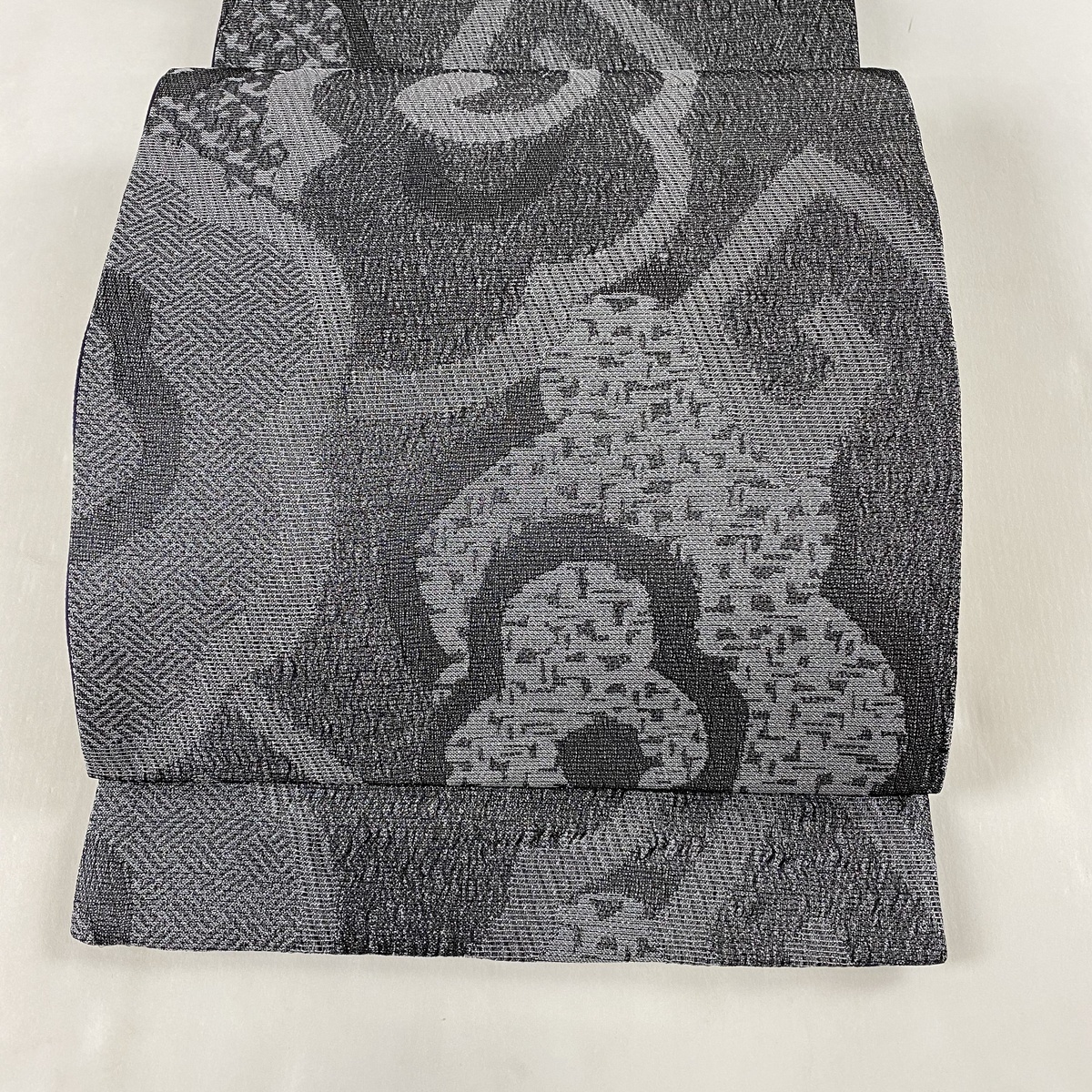 袋帯 美品 名品 幾何学 箔 黒灰 六通 正絹 【中古】