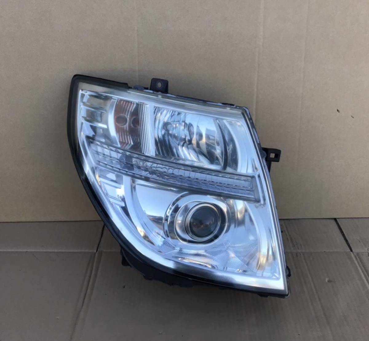 E51 エルグランド ライダー 後期 中期 後期純正 左ヘッドライトHID