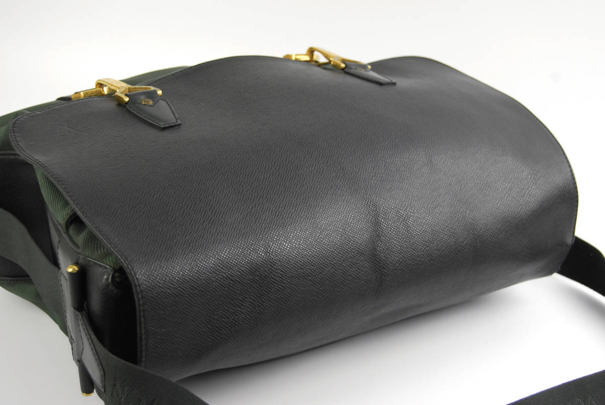LOUIS VUITTON デルスータイガエピセアメッセンジャーバッグ
