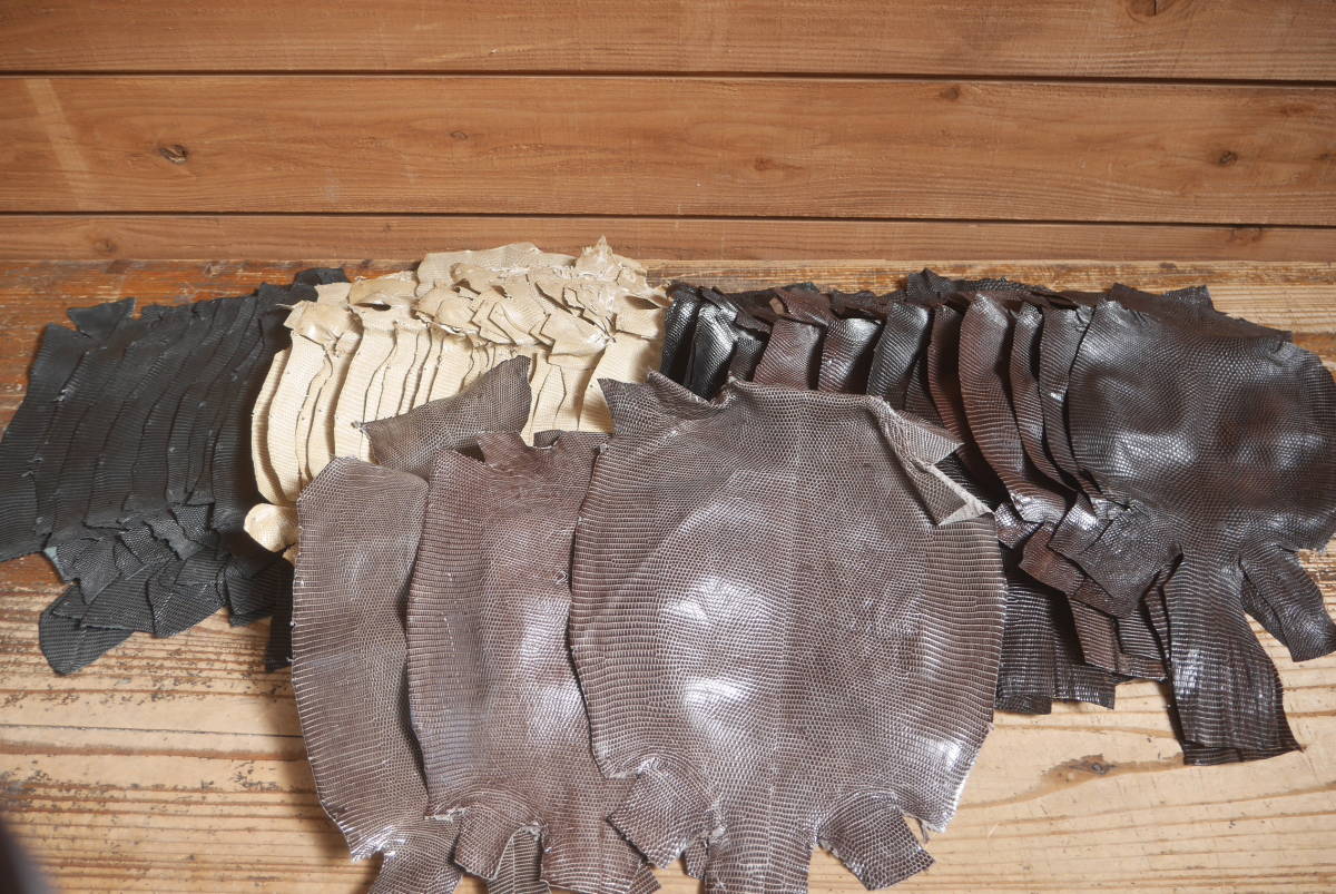 5 リザード トカゲ 蜥蜴革 黒 茶 クリーム系 49枚セット まとめて 材料 革細工 レザークラフト ハンドメイド 皮 素材 材料 売買されたオークション情報 Yahooの商品情報をアーカイブ公開 オークファン Aucfan Com