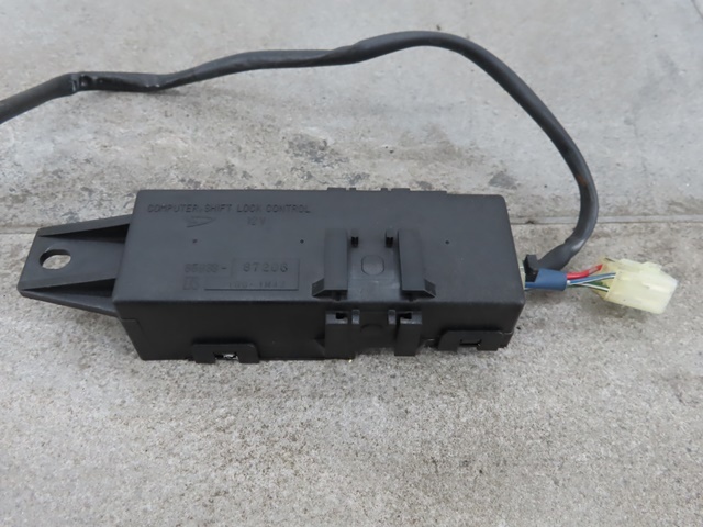 の出品 ダイハツ ミラ L200S シフトロックコントロール コンピューター 純正